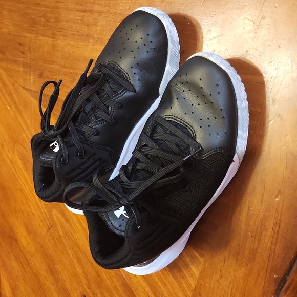 Under Armour Other - Youth 2.5Y UnderArmour basketball shoes